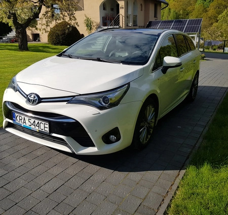 Toyota Avensis cena 74900 przebieg: 125000, rok produkcji 2016 z Kraków małe 154